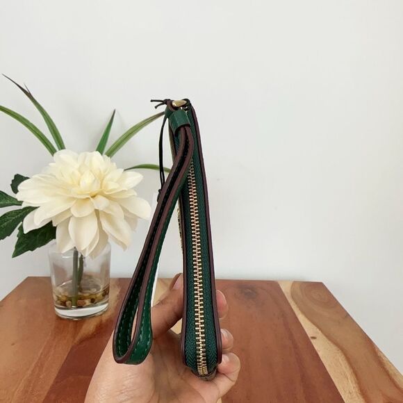 NWT Disney X‎ Coach Corner Zip Wristlet With Sled Motif - Picture 5 of 5